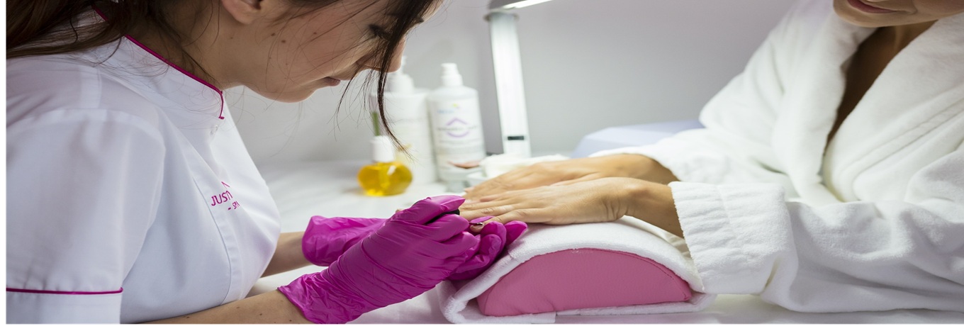 Nail Salon in Aurora