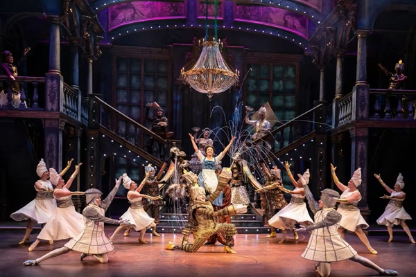 Aurora, Illinois offers a dynamic performing arts scene, with captivating live theater, music, and dance productions that showcase local talent and cultural creativity. Sightseeing
